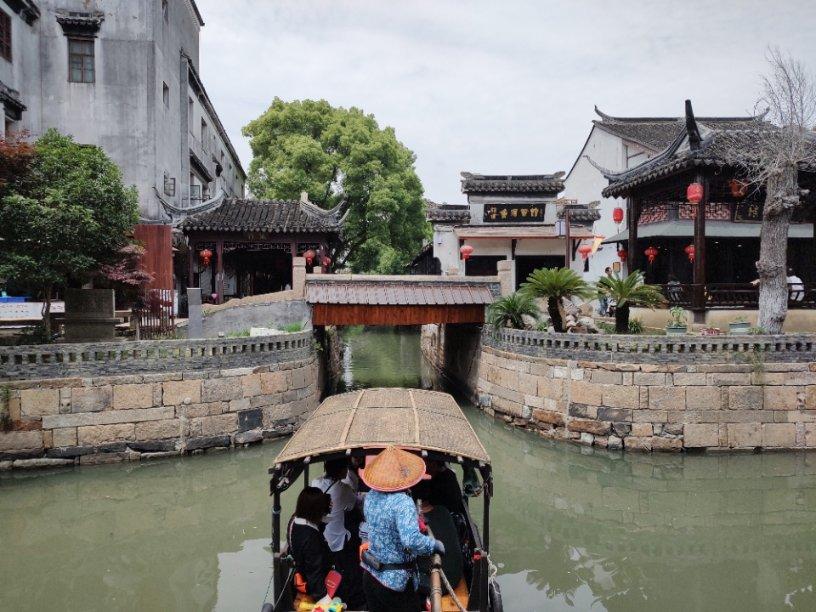 夏日时尚的爱丽